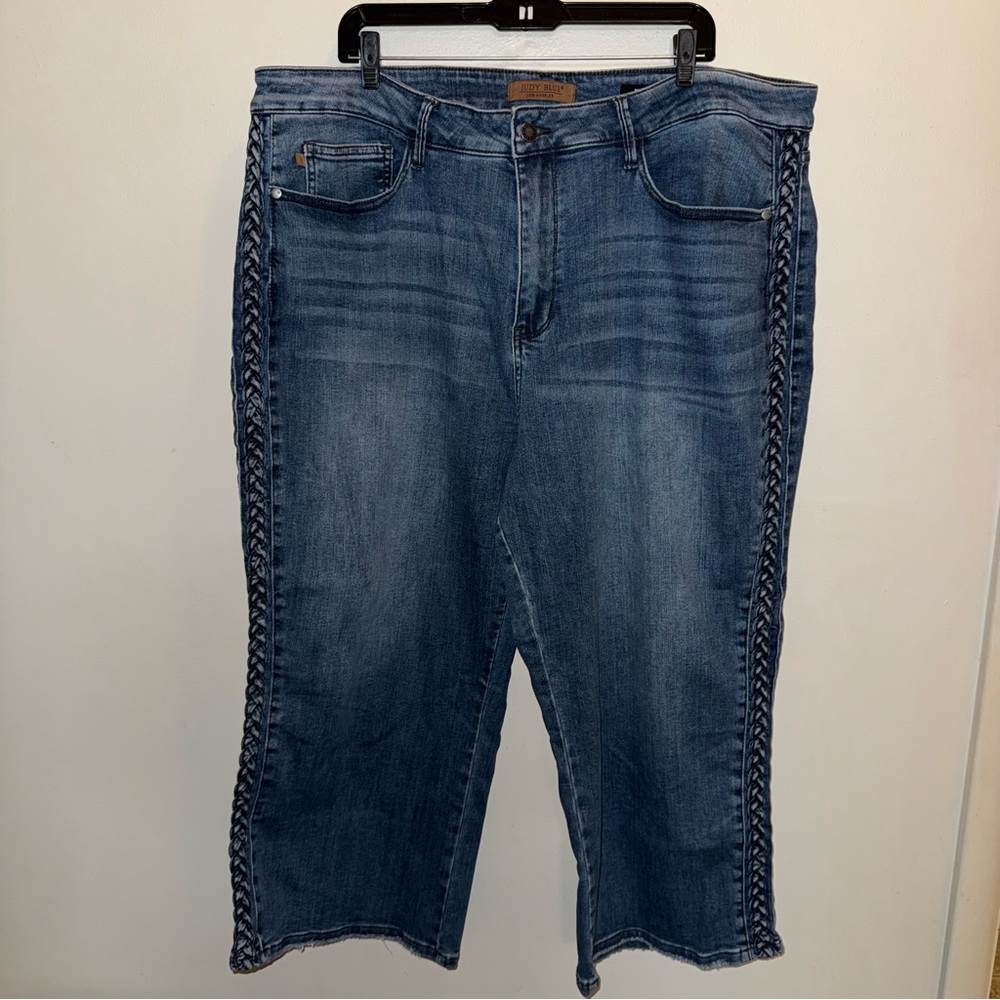 Judy Blue Light Wash Ankle Crop Jeans with Side Braid - Picture 2 of 13